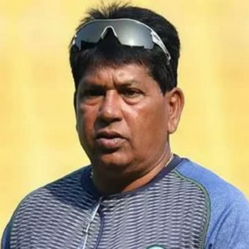 Chandrakant Pandit Biography